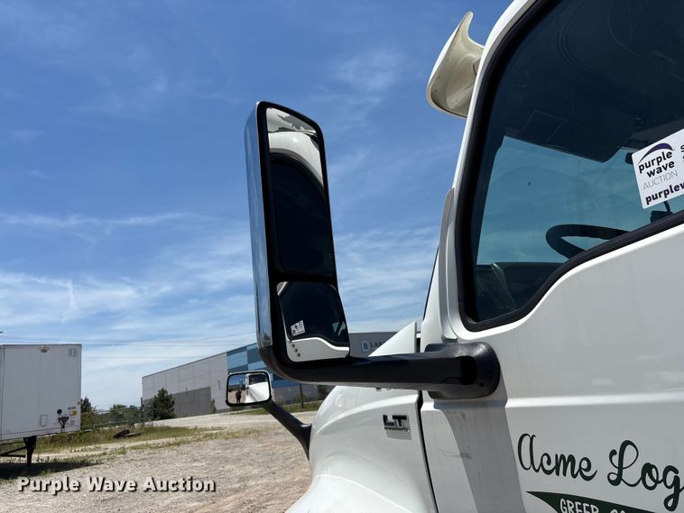 image for item EF1222 2019 International LT625 semi truck