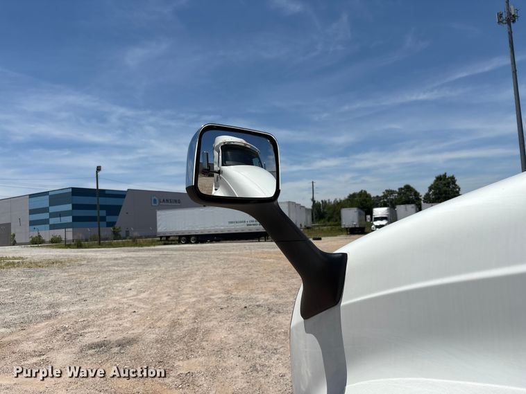 image for item EF1222 2019 International LT625 semi truck