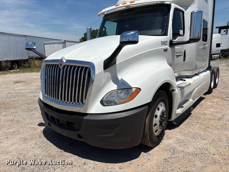 image for item EF1222 2019 International LT625 semi truck