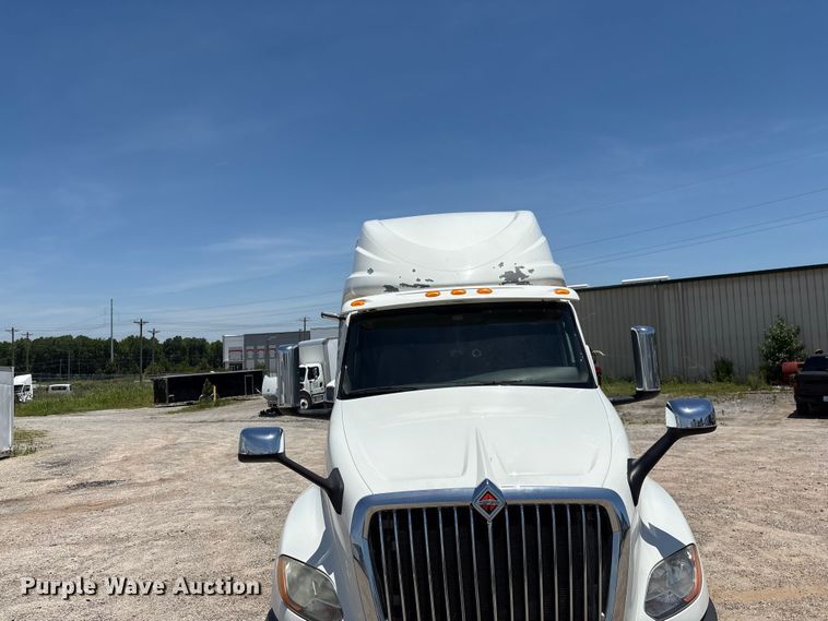 image for item EF1222 2019 International LT625 semi truck
