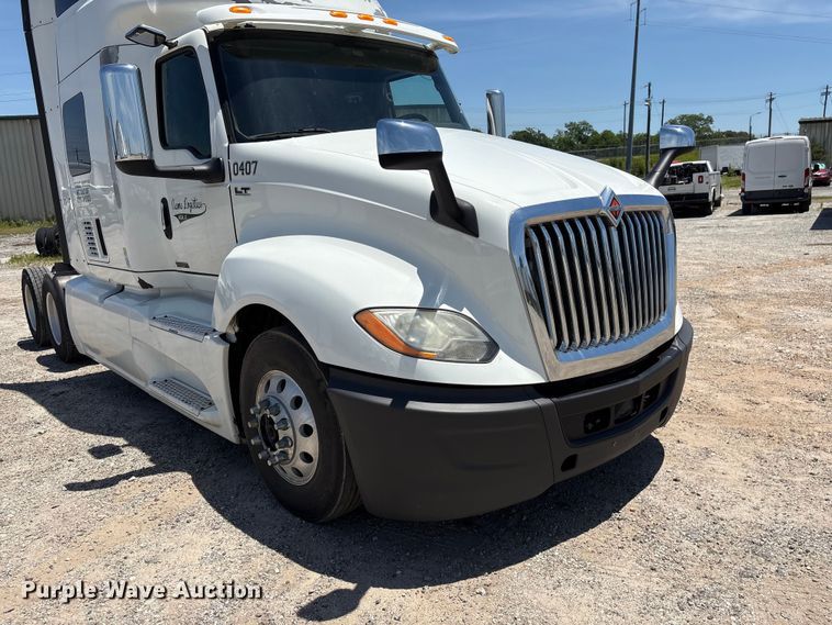image for item EF1222 2019 International LT625 semi truck