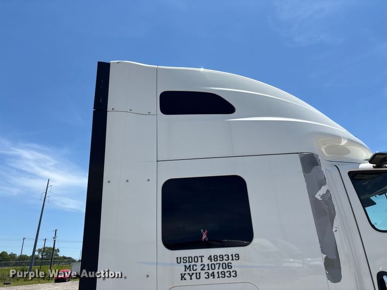 image for item EF1222 2019 International LT625 semi truck