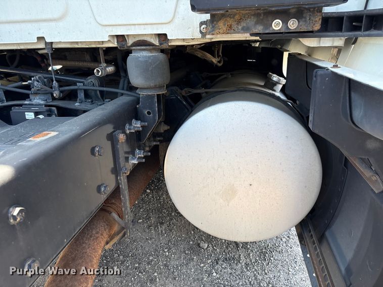 image for item EF1222 2019 International LT625 semi truck