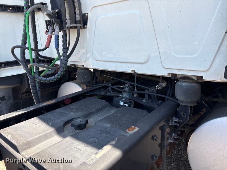 image for item EF1222 2019 International LT625 semi truck