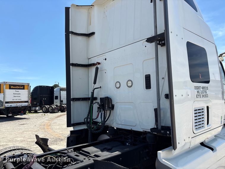 image for item EF1222 2019 International LT625 semi truck