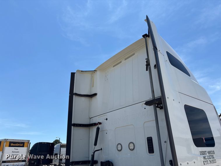 image for item EF1222 2019 International LT625 semi truck