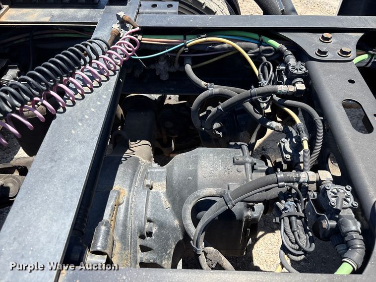 image for item EF1222 2019 International LT625 semi truck