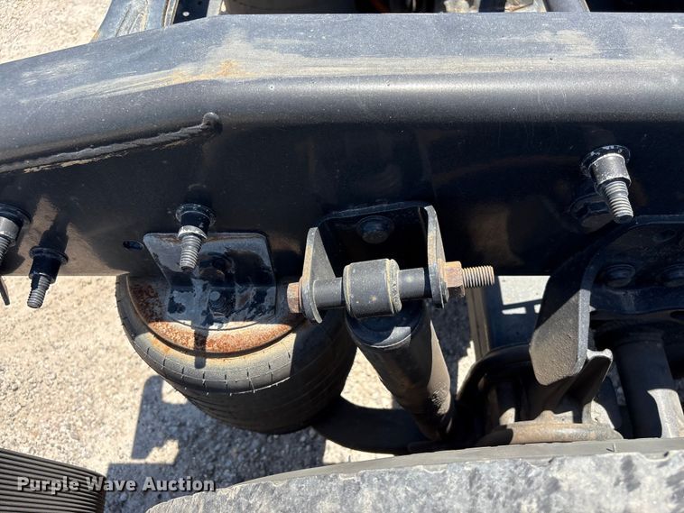 image for item EF1222 2019 International LT625 semi truck