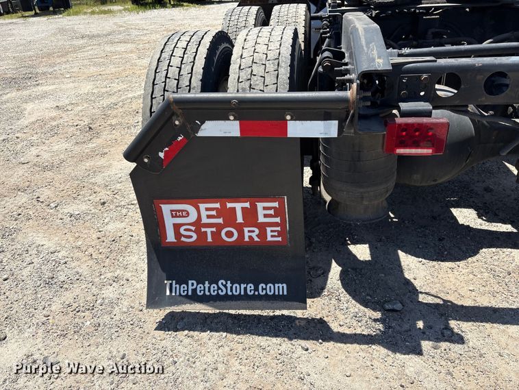 image for item EF1222 2019 International LT625 semi truck