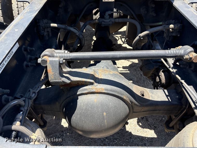 image for item EF1222 2019 International LT625 semi truck