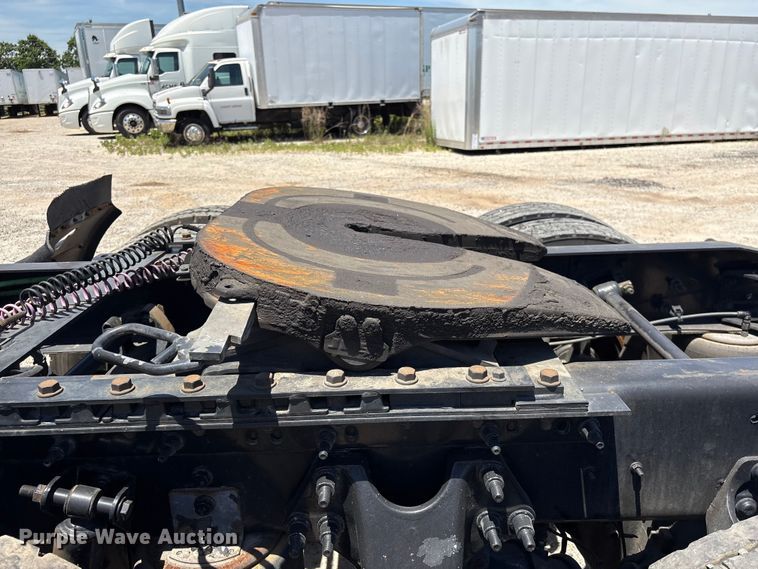 image for item EF1222 2019 International LT625 semi truck
