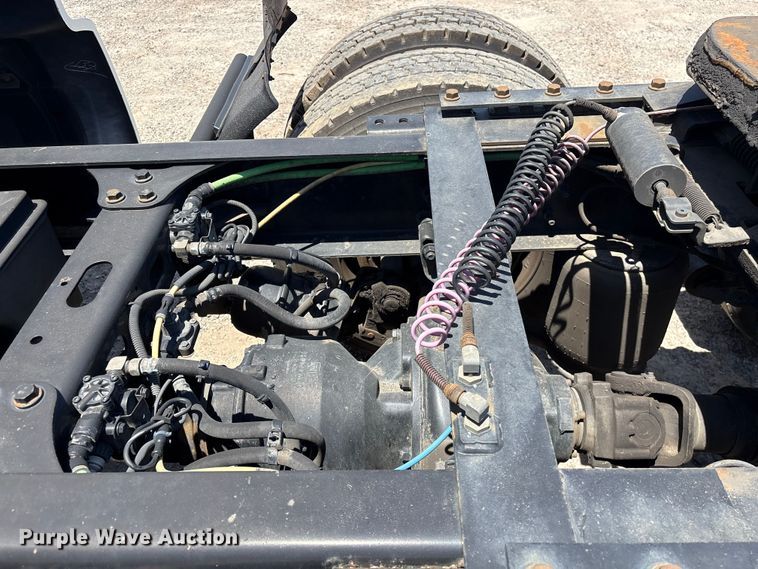 image for item EF1222 2019 International LT625 semi truck