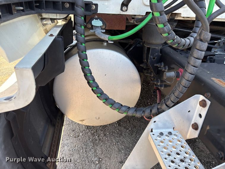 image for item EF1222 2019 International LT625 semi truck