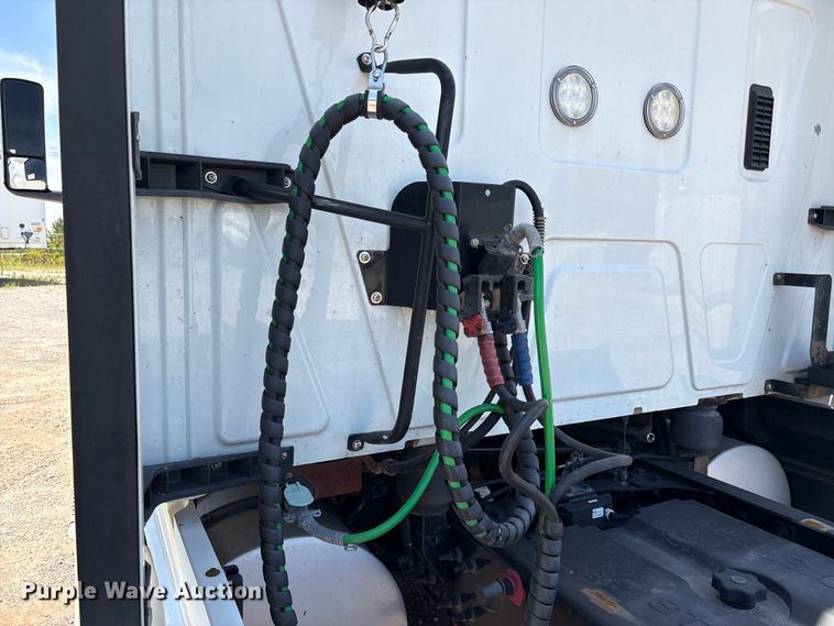 image for item EF1222 2019 International LT625 semi truck