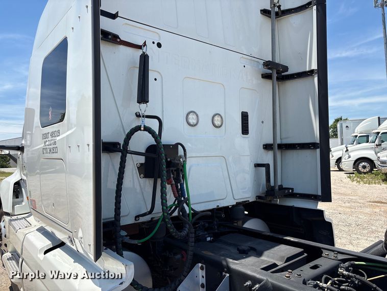 image for item EF1222 2019 International LT625 semi truck