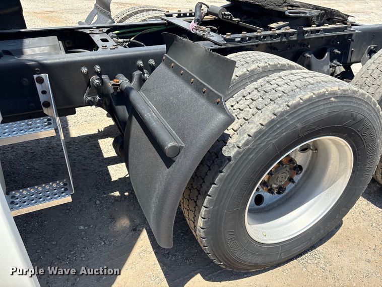 image for item EF1222 2019 International LT625 semi truck