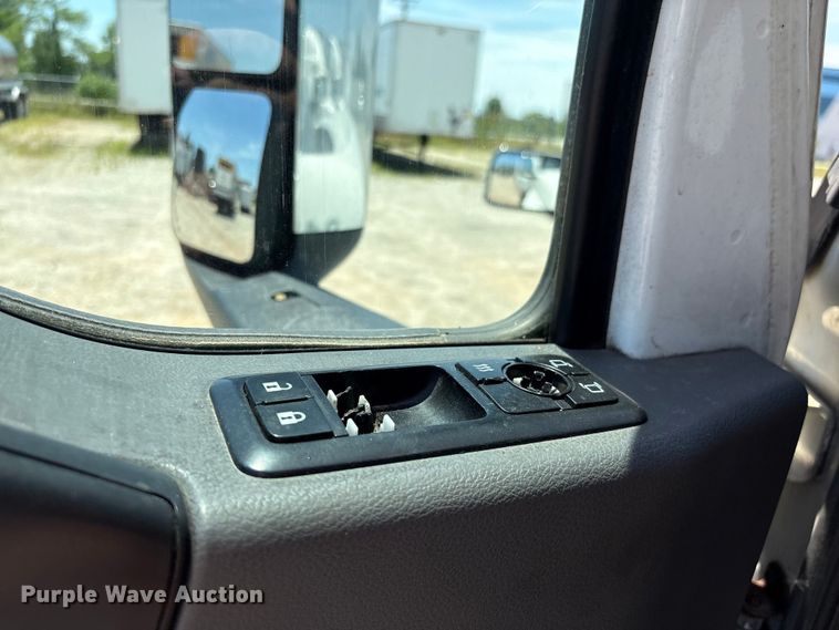 image for item EF1222 2019 International LT625 semi truck