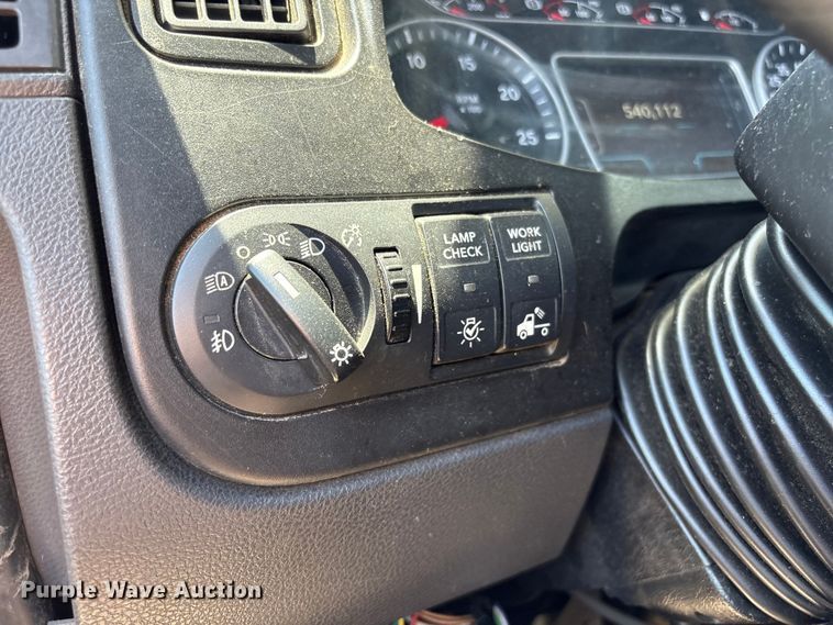 image for item EF1222 2019 International LT625 semi truck