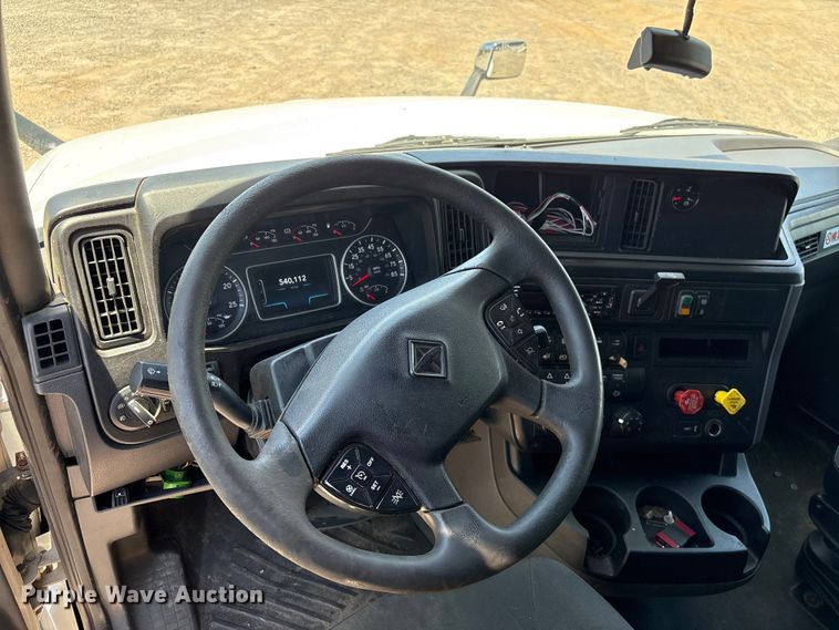image for item EF1222 2019 International LT625 semi truck