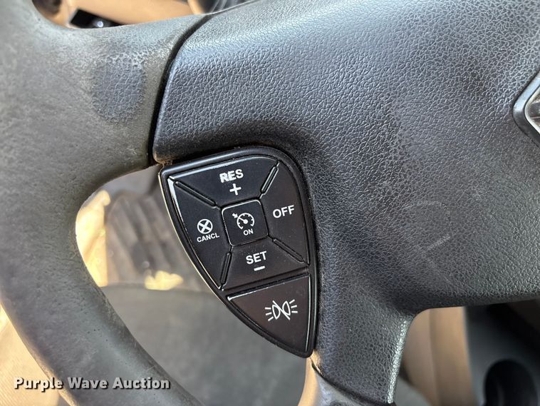 image for item EF1222 2019 International LT625 semi truck