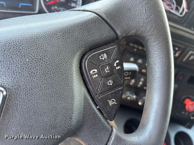 image for item EF1222 2019 International LT625 semi truck