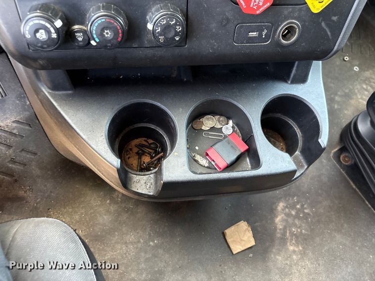 image for item EF1222 2019 International LT625 semi truck