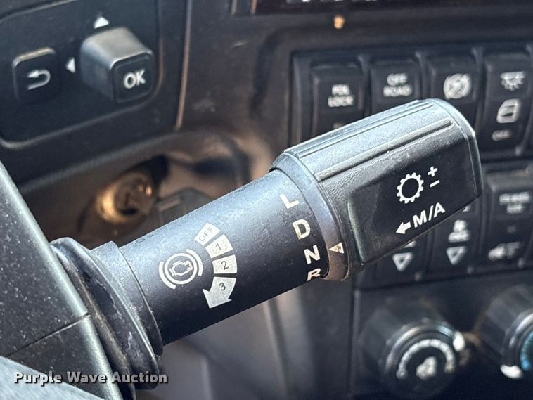 image for item EF1222 2019 International LT625 semi truck