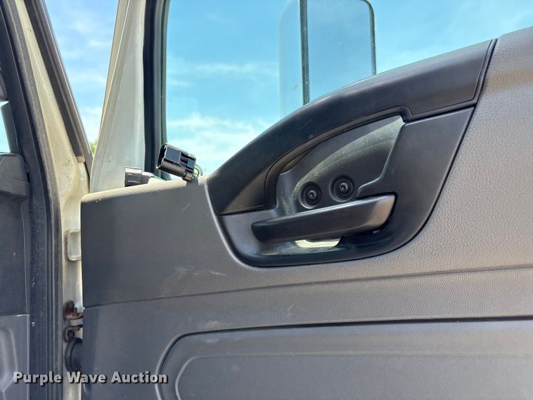 image for item EF1222 2019 International LT625 semi truck