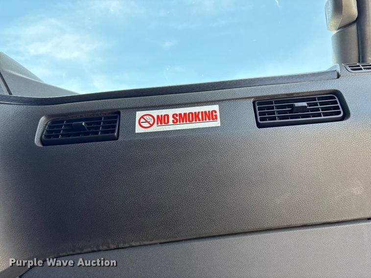 image for item EF1222 2019 International LT625 semi truck