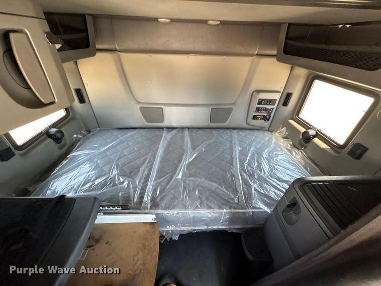 image for item EF1222 2019 International LT625 semi truck