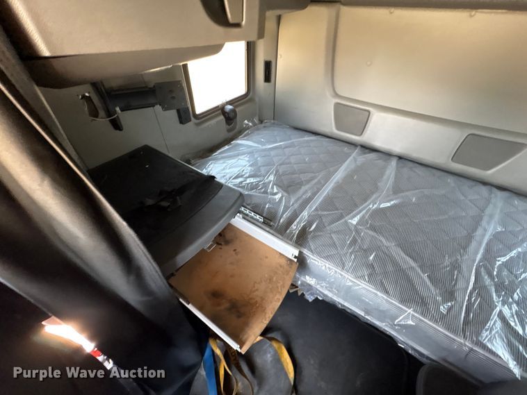 image for item EF1222 2019 International LT625 semi truck