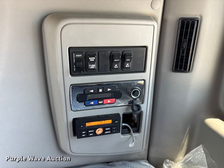 image for item EF1222 2019 International LT625 semi truck