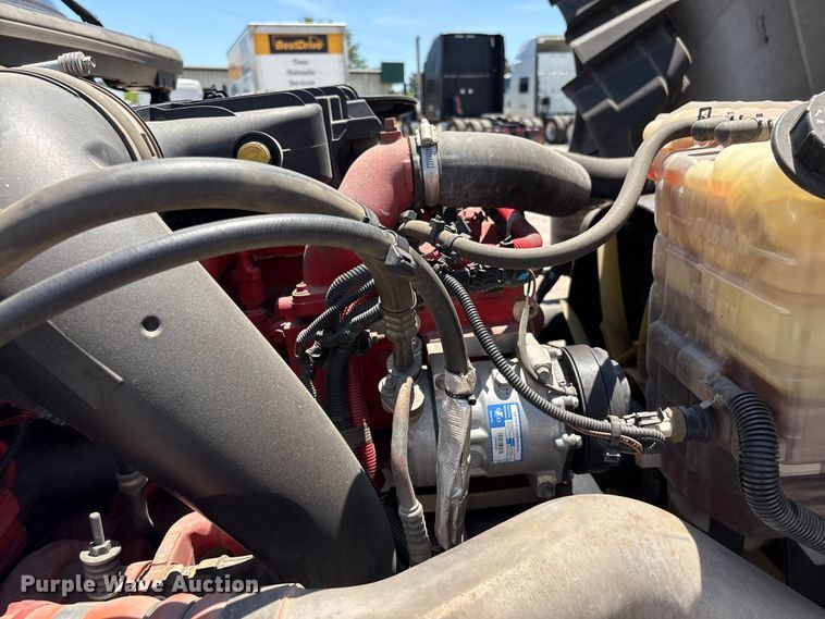 image for item EF1222 2019 International LT625 semi truck