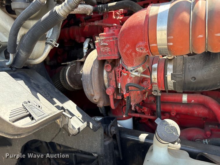 image for item EF1222 2019 International LT625 semi truck