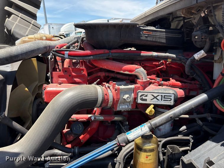 image for item EF1222 2019 International LT625 semi truck