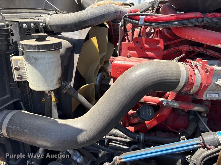 image for item EF1222 2019 International LT625 semi truck