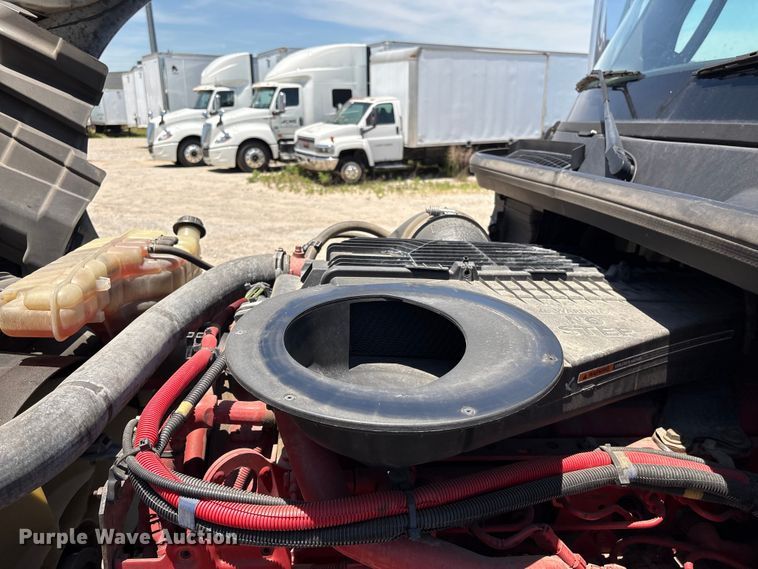image for item EF1222 2019 International LT625 semi truck