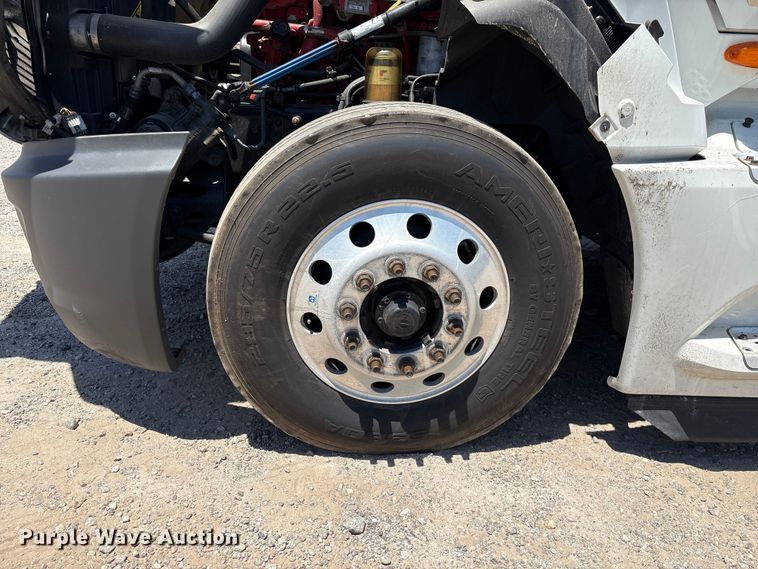 image for item EF1222 2019 International LT625 semi truck
