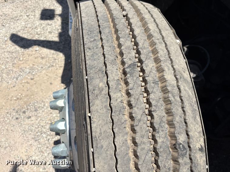 image for item EF1222 2019 International LT625 semi truck