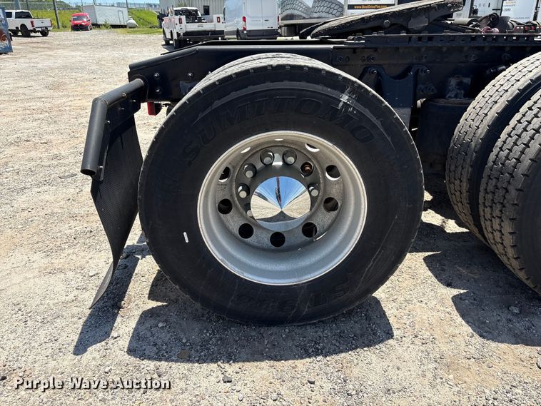 image for item EF1222 2019 International LT625 semi truck
