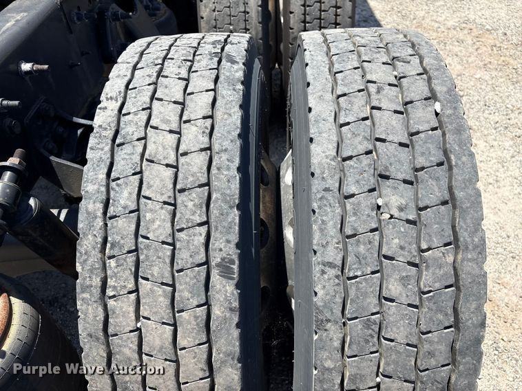 image for item EF1222 2019 International LT625 semi truck