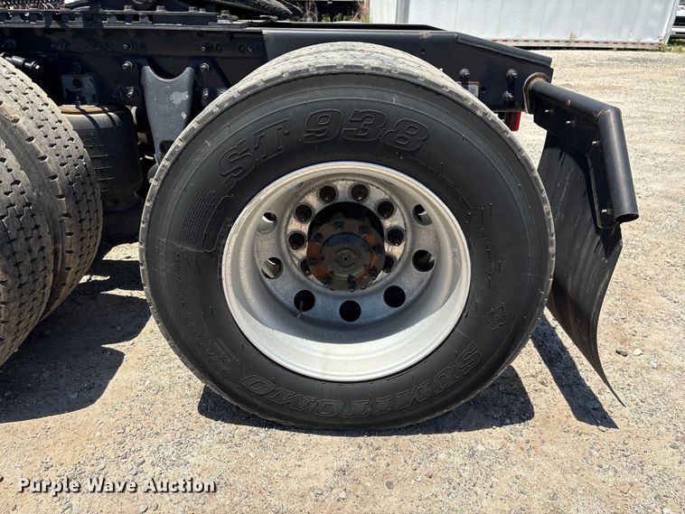 image for item EF1222 2019 International LT625 semi truck