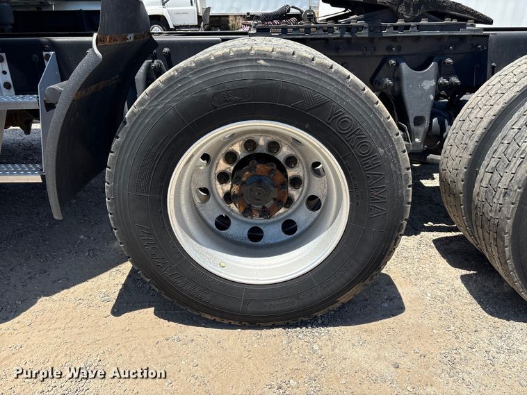 image for item EF1222 2019 International LT625 semi truck