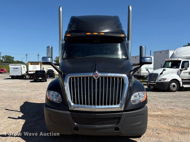 image for item EF1223 2021 International LT625 semi truck