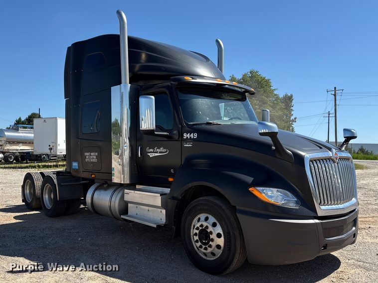 image for item EF1223 2021 International LT625 semi truck