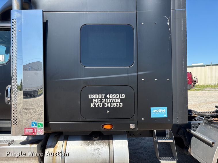 image for item EF1223 2021 International LT625 semi truck