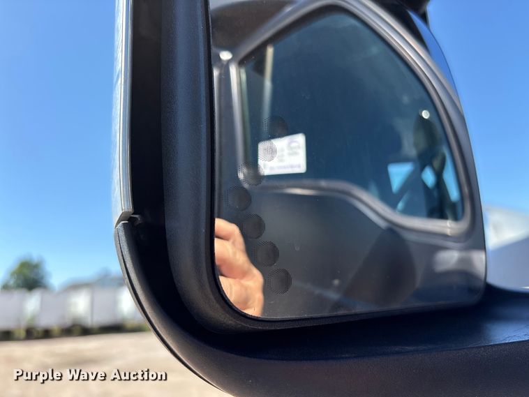 image for item EF1223 2021 International LT625 semi truck