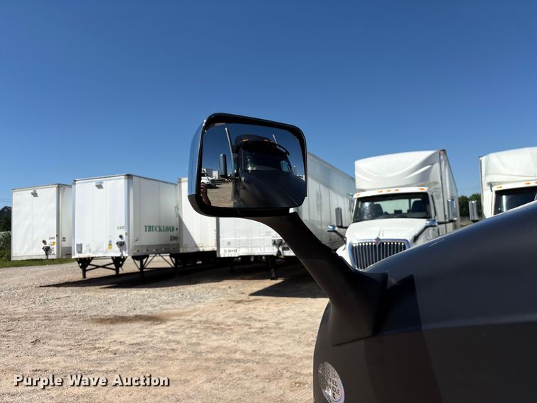 image for item EF1223 2021 International LT625 semi truck