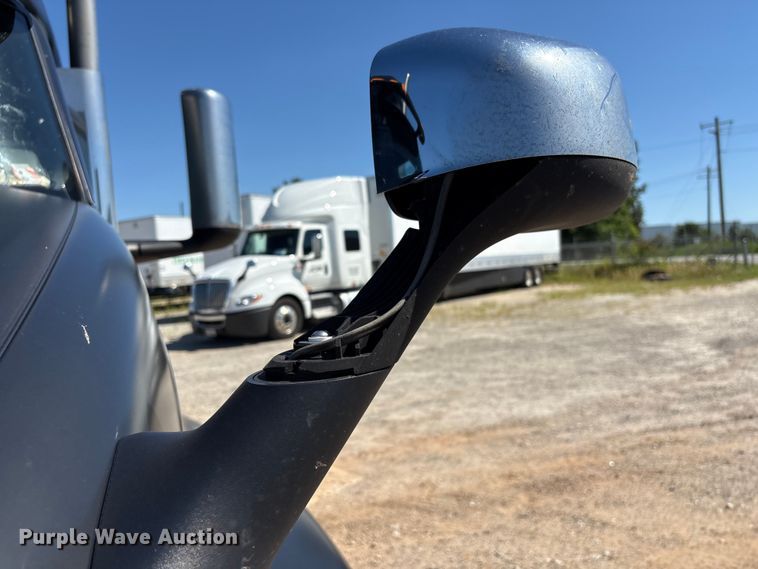 image for item EF1223 2021 International LT625 semi truck