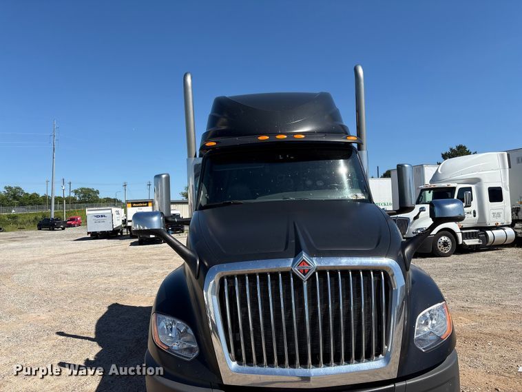 image for item EF1223 2021 International LT625 semi truck